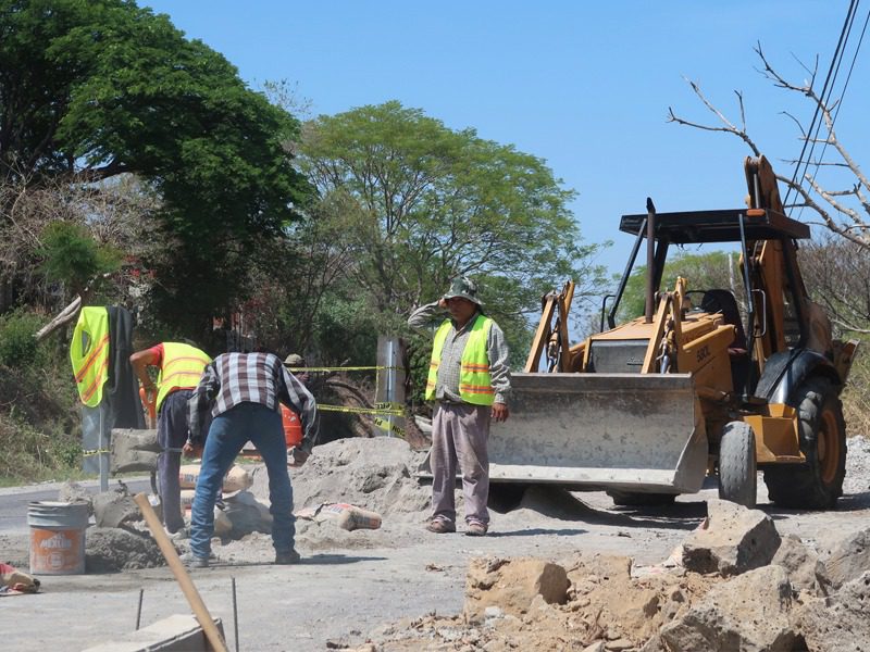 Avanza construcción de talud en la carretera Yautepec-Jojutla