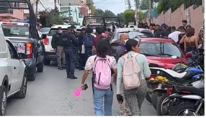 Evacuan a universitarios de “La Estancia”; había más de 300 en un lugar para 50 personas