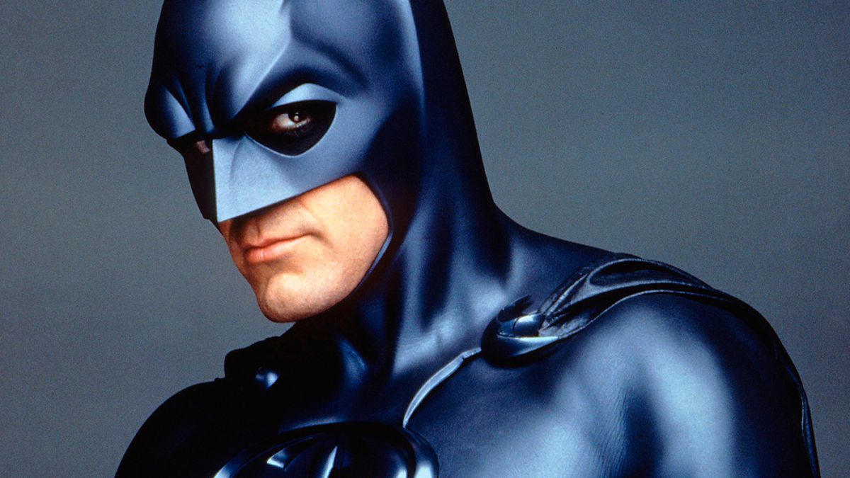 Se pondrá a subasta el traje de Batman usado por George Clooney