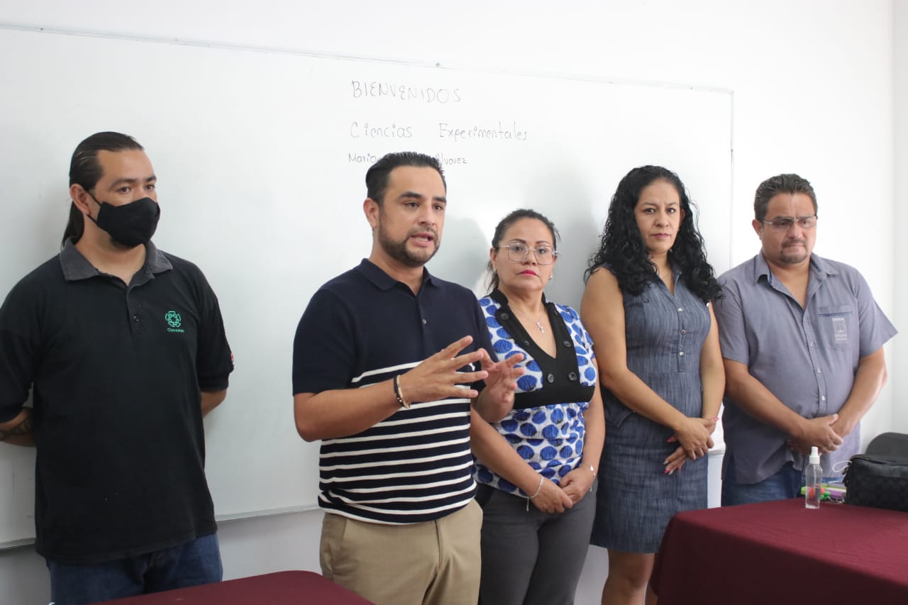 Trabajadores del Congreso reciben curso para obtener su certificado de preparatoria