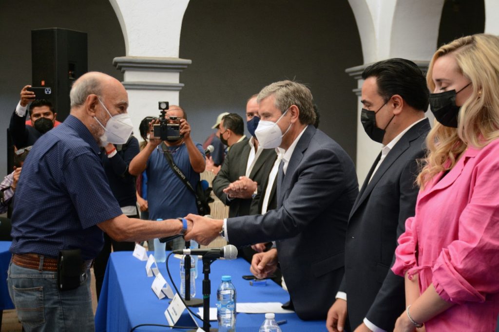 Entregan en Cuernavaca primeras pulseras del programa “De la mano por tu seguridad”