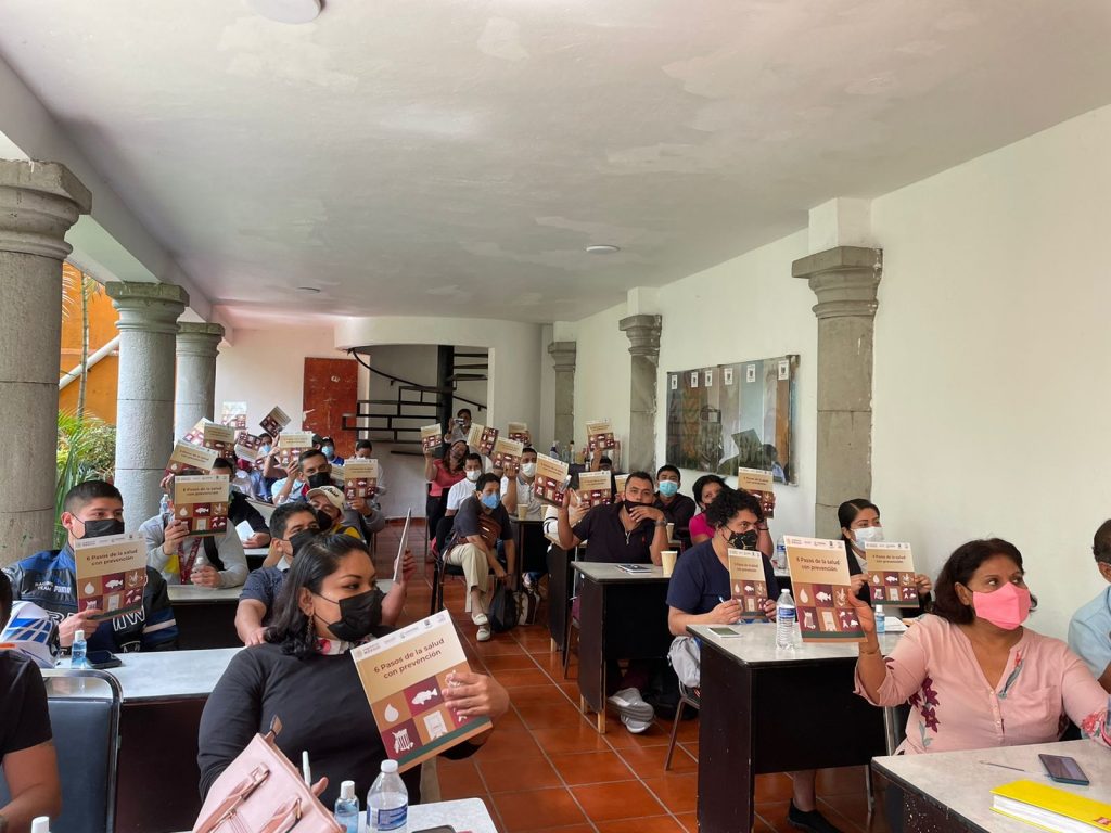 COFEPRIS capacita a restauranteros en materia de higiene y preparación de alimentos