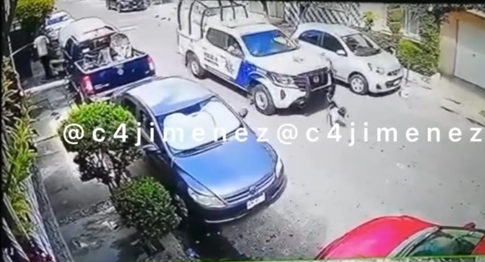 Policías atropellaron a perrito callejero dejándolo herido en Neza, CDMX