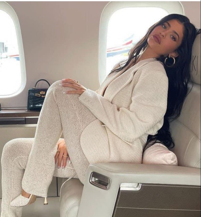 “¿Quieres tomar el mío o el tuyo?” Kylie Jenner criticada por viajar en su jet durante tres minutos