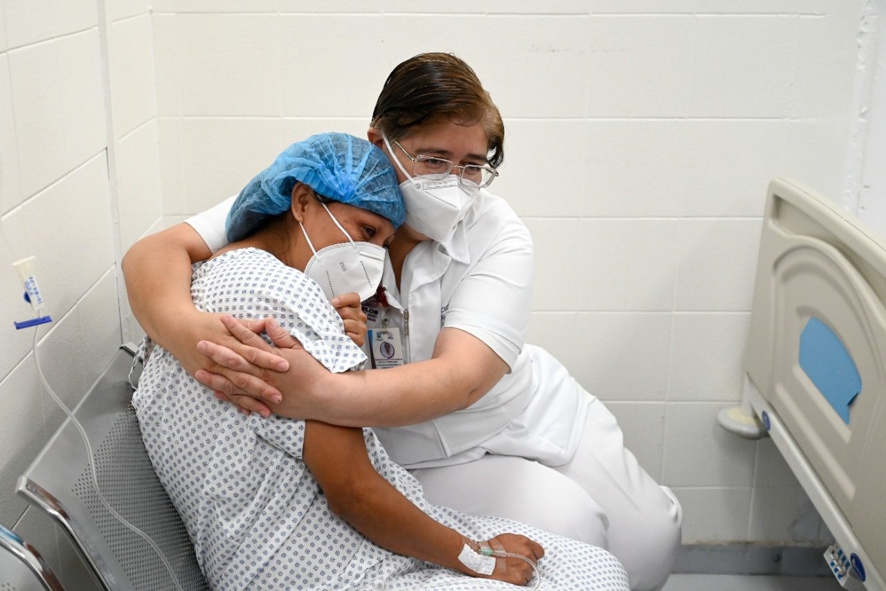 Morelenses recibieron de manera gratuita expansores y prótesis de mama