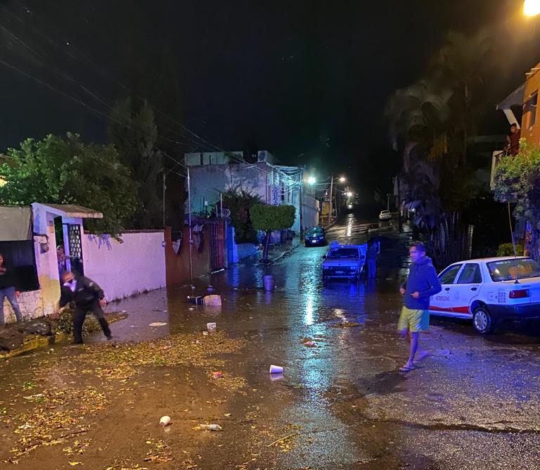 Registran encharcamientos en Cuernavaca a causa de basura en las coladeras