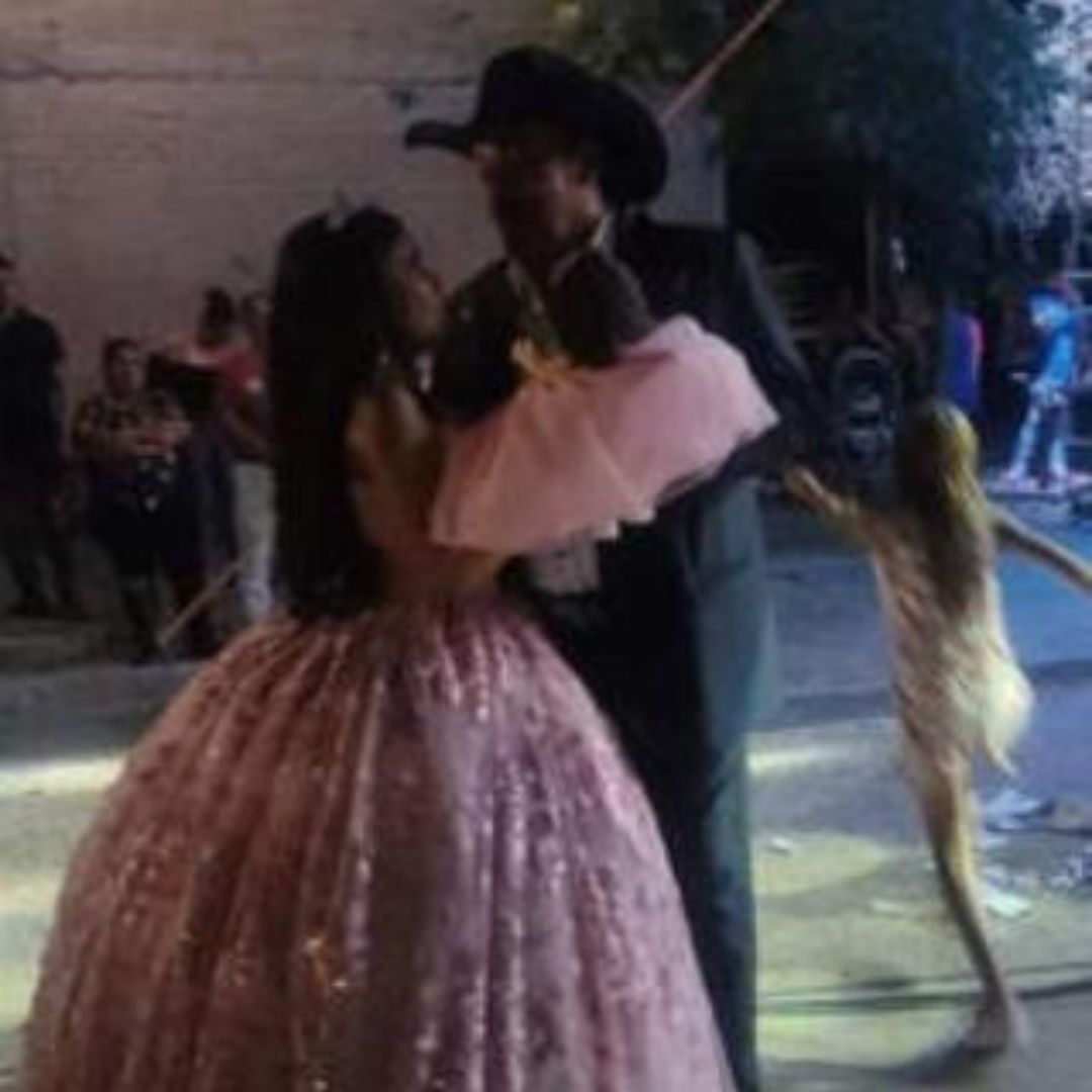Se desmaya quinceañera mientras bailaba su vals; hora más tarde muere