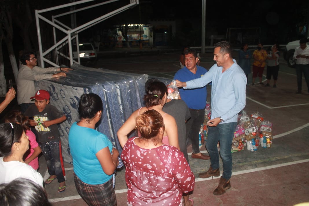 Entrega diputado apoyos a familias afectadas por inundación en Jojutla y Tlaquiltenango