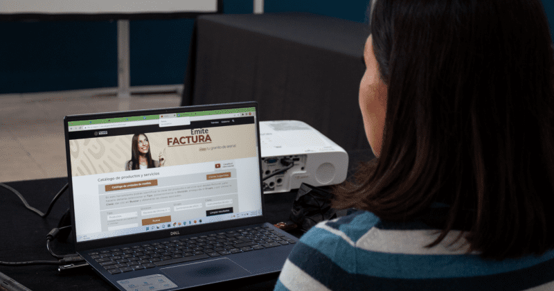 Emprendedores morelenses reciben capacitación en tema de facturación electrónica