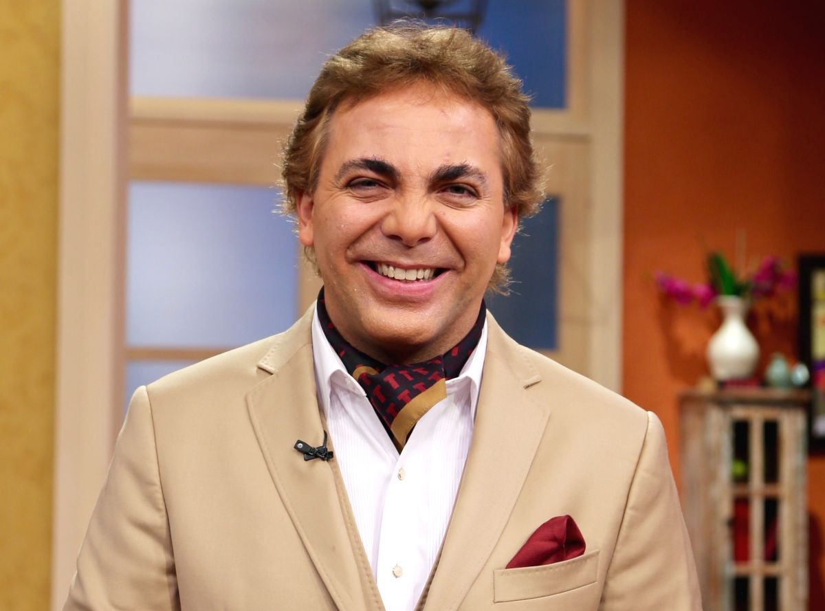 Exhiben a Cristian Castro por ligar a través de redes sociales