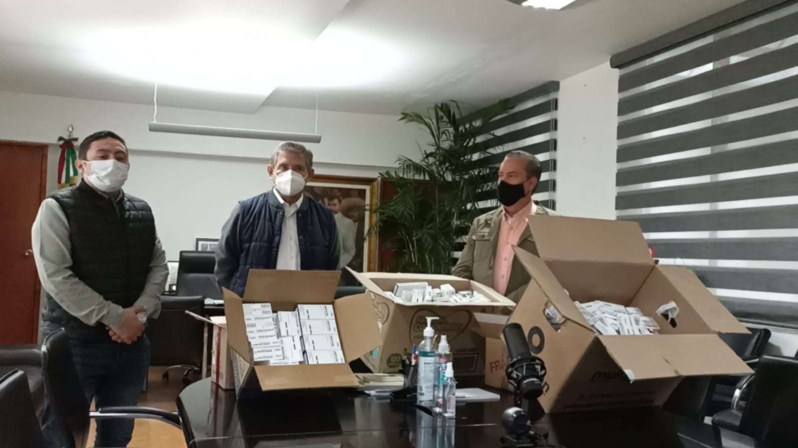Farmacia dona medicamentos al DIF Cuernavaca