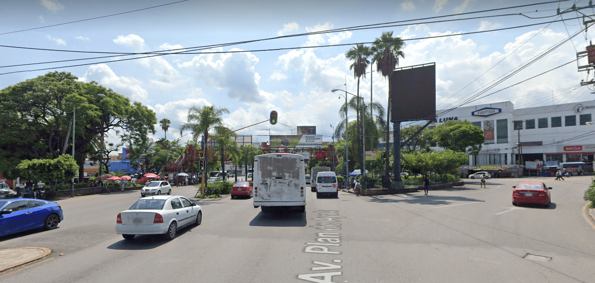 Confirman robos a automovilistas en Glorieta La Luna en Cuernavaca