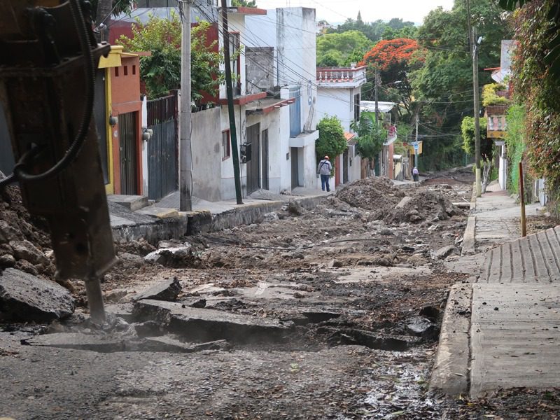 Reanudan trabajos de pavimentación en Lomas de San Antón, Cuernavaca