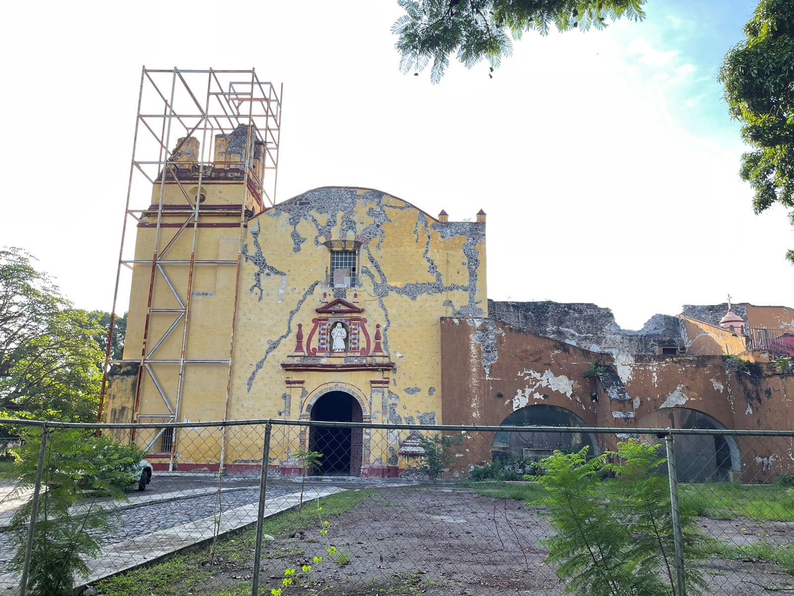 [Imágenes] “No hacen, ni dejan hacer” obispo de Cuernavaca reclama abandono de la Parroquia de Jiutepec