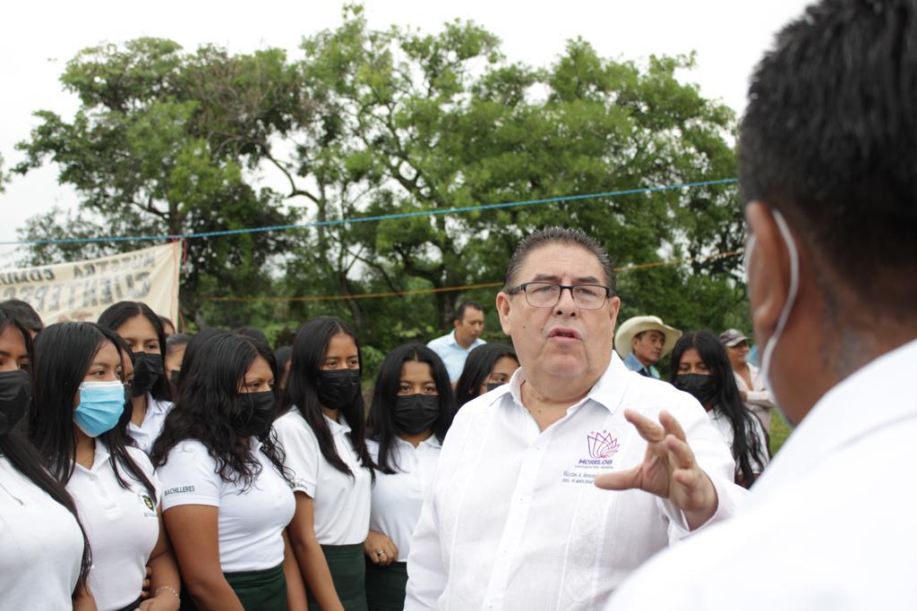 Estudiantes del COBAEM de Cuentepec piden transporte a Víctor Mercado