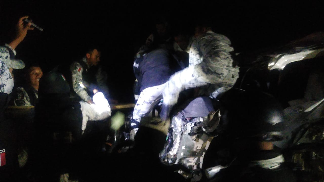 [VIDEO] Choque entre tráiler y camión de la Guardia Nacional