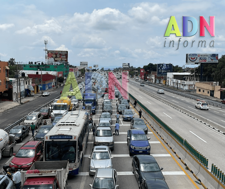 Persecución policiaca en el Paso Exprés causa caos vial