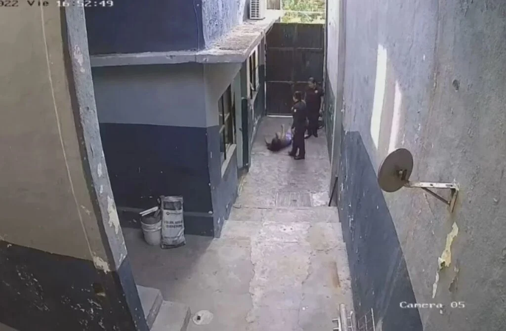 [VIDEO] Revelan grabación de policías golpeado a Abigail antes de su muerte