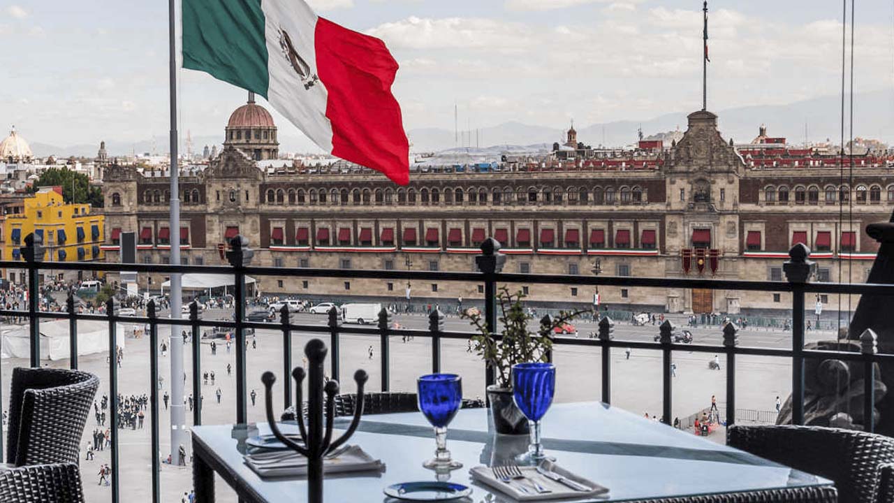 ¡Les cayó la voladora! Profeco revisará terrazas del zócalo de la CDMX