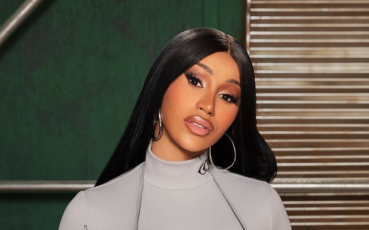 Demandan a Cardi B tras humillar a un hombre en la portada de su disco