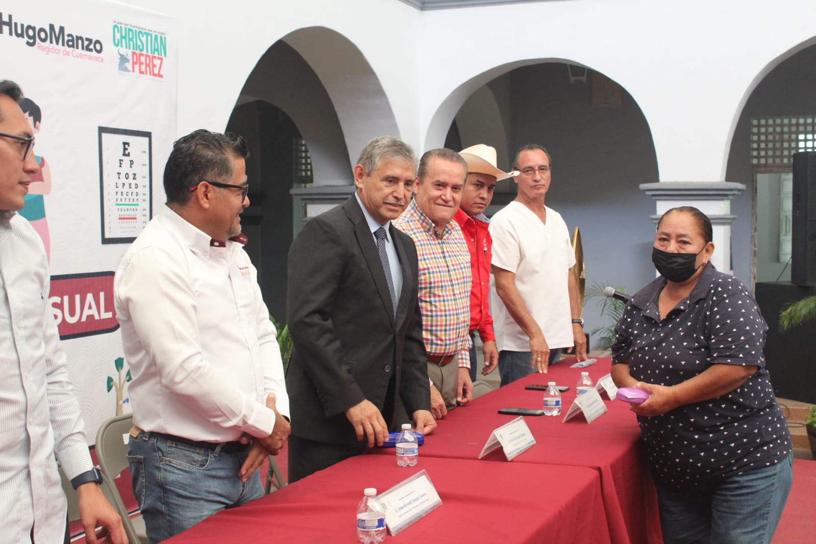 Entregan apoyos a adultos mayores de Cuernavaca