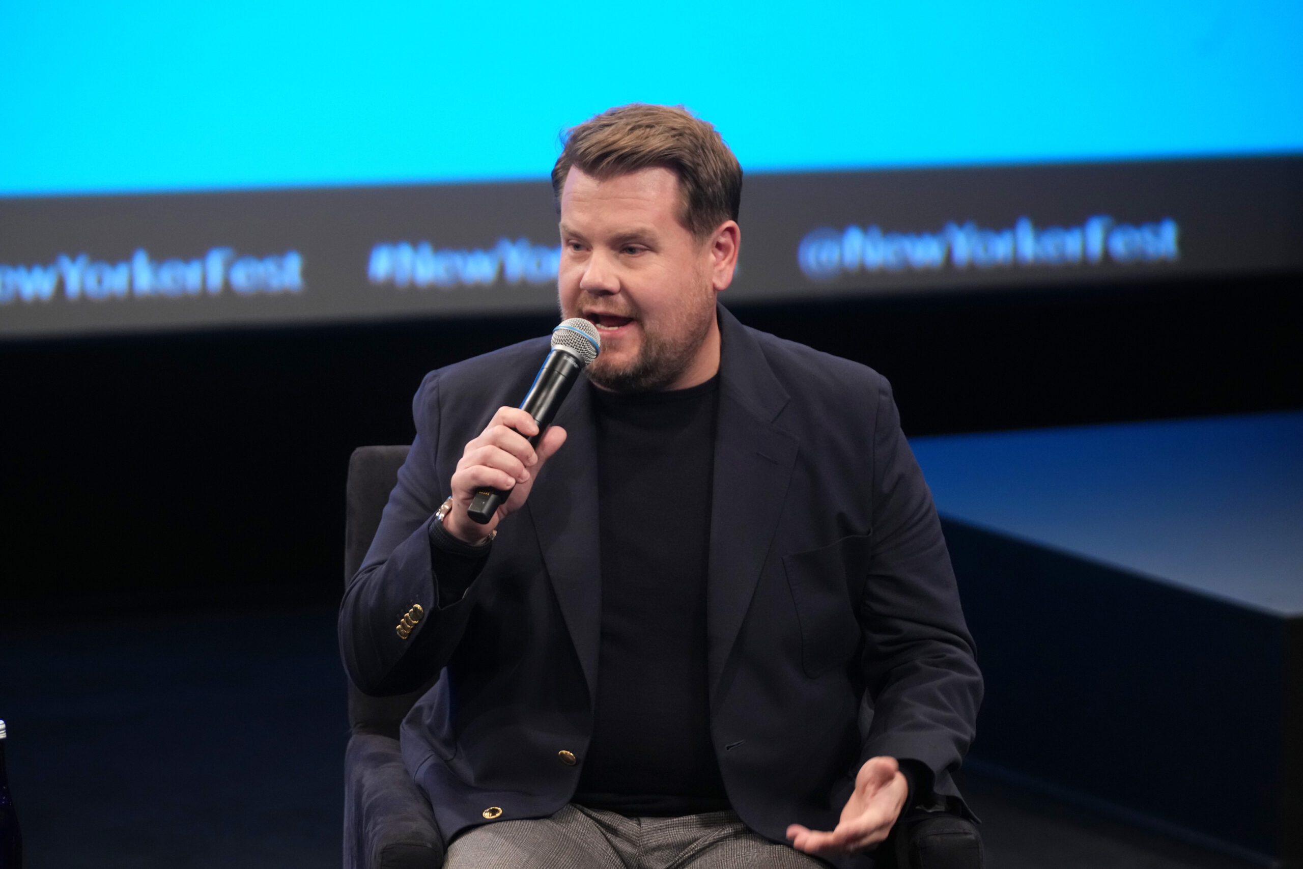 Vetan a James Corden de un restaurante por maltratar a camareros