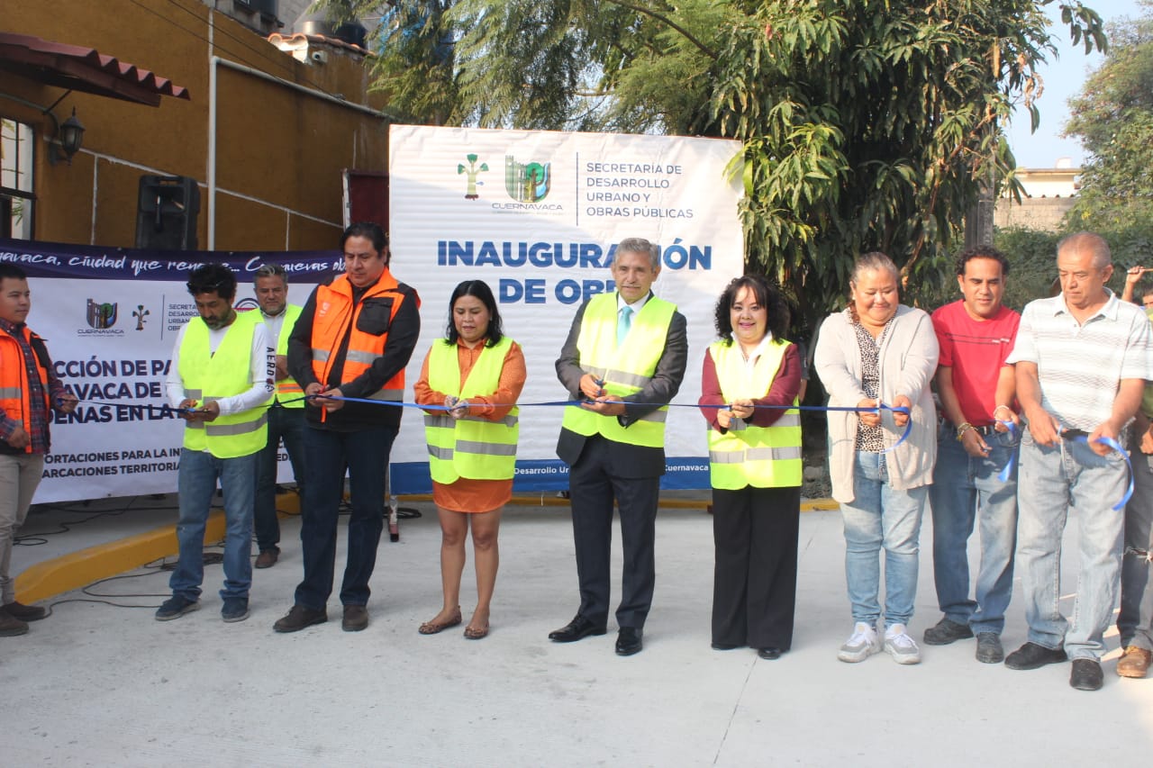 Inauguran pavimentación de la Privada Meneses en la colonia Lázaro Cárdenas