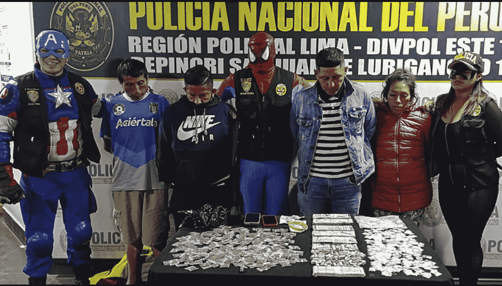 [Video] Policías vestidos de Avengers detienen a criminales en Perú
