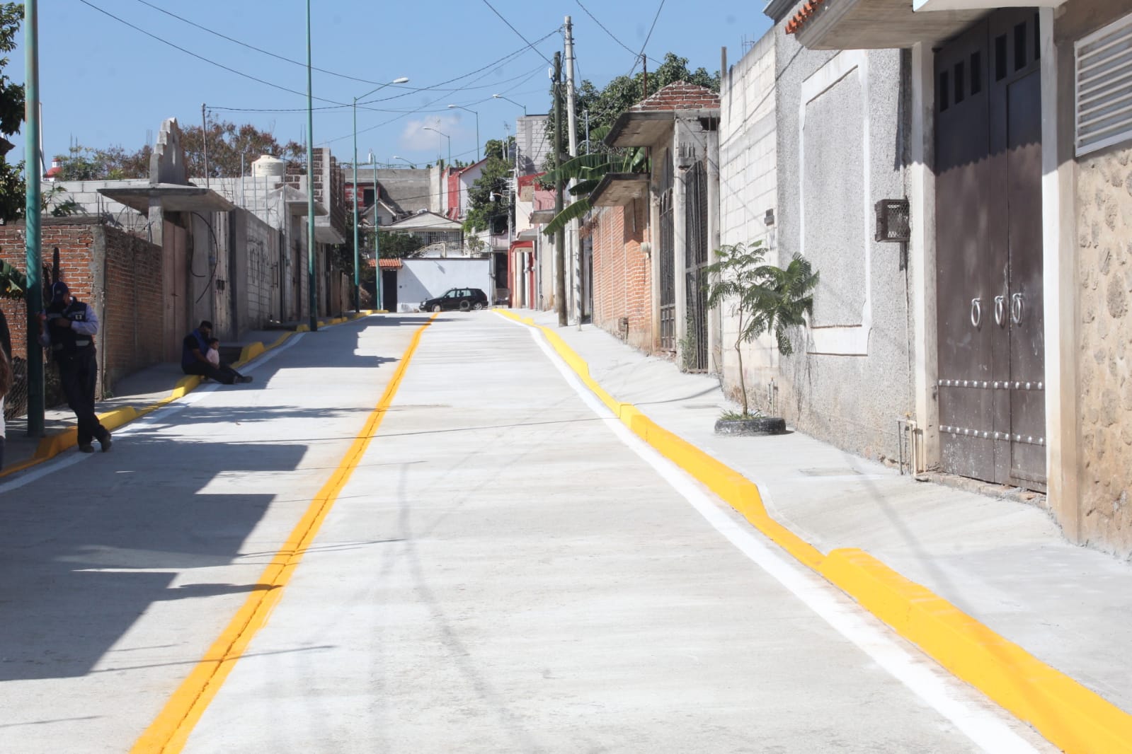 Entregan pavimentación de la calle Primavera en Bosques de Cuernavaca