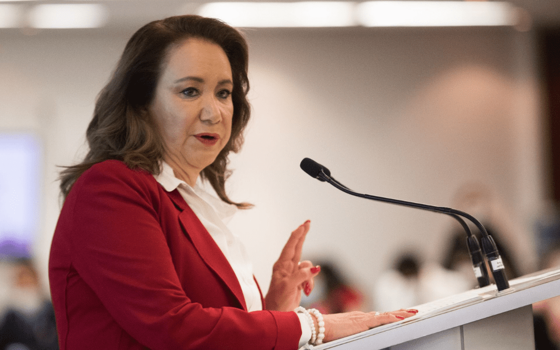 Asegura Yasmín Esquivel haber iniciado su tesis en 1985