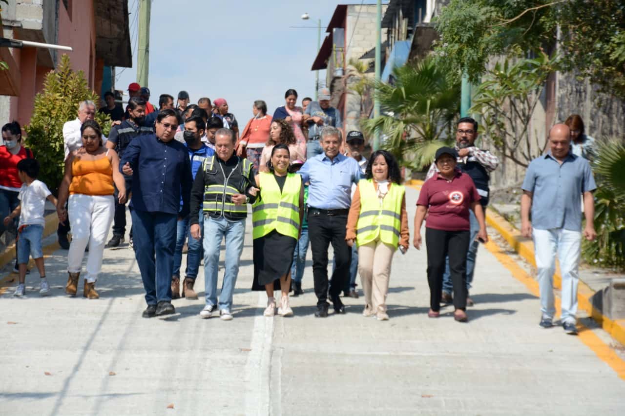 Inauguran pavimentación de la calle las Américas en la Lagunilla