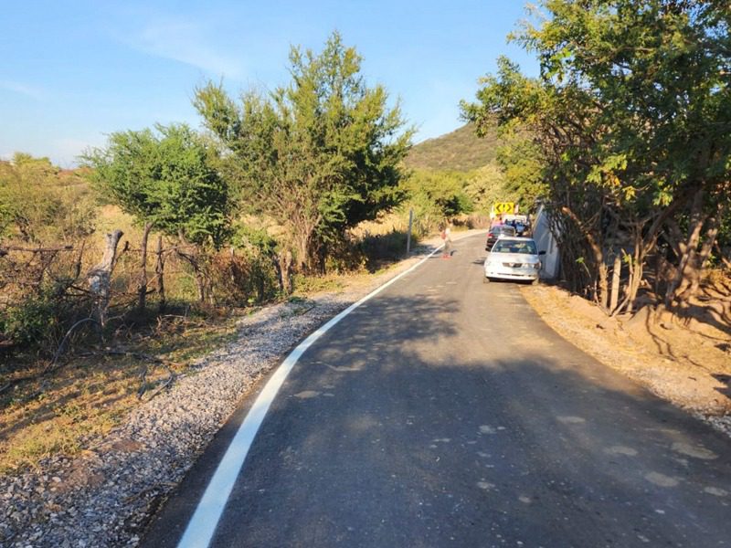 Rehabilitan camino carretero en Amacuzac   