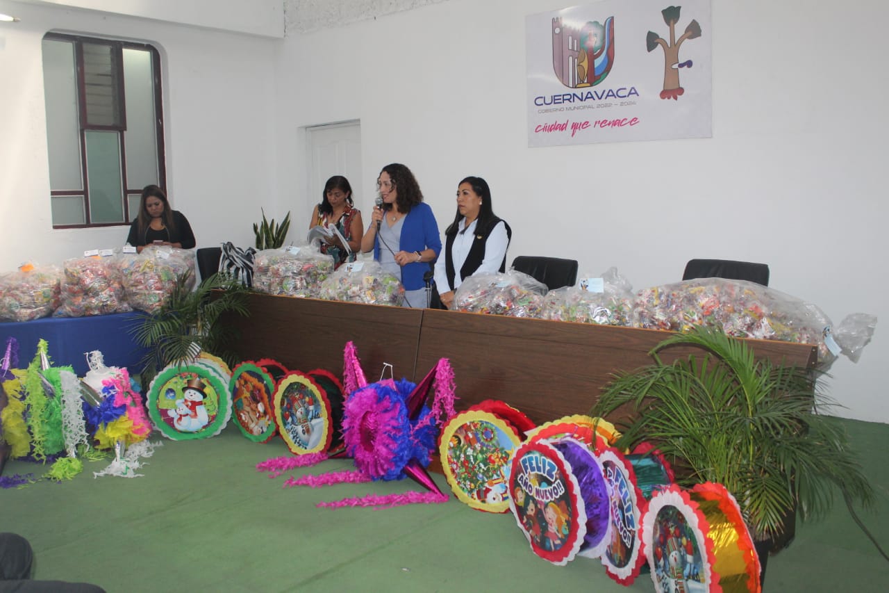 Ayuntamiento dona piñatas a diversas colonias de Cuernavaca