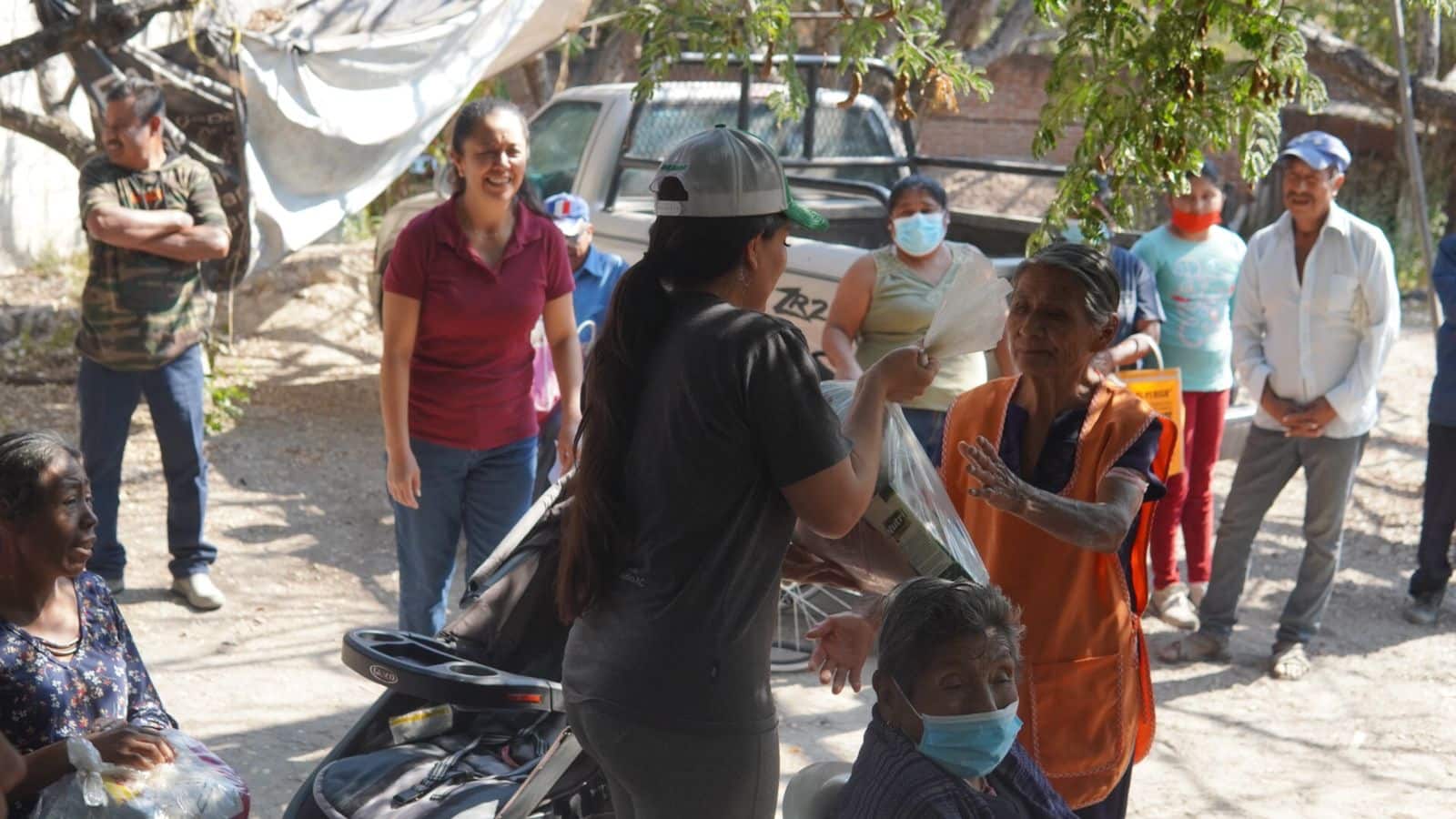 Entregan apoyos alimenticios en localidades vulnerables de Morelos