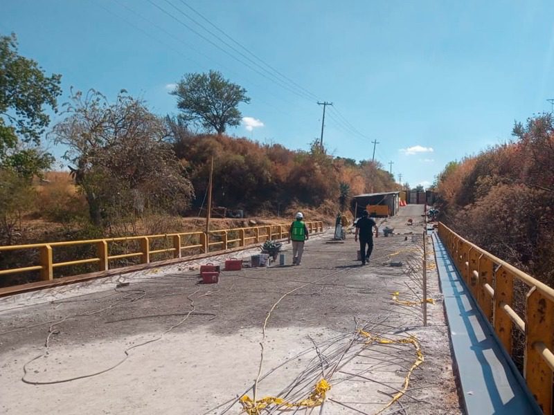 Avanza rehabilitación del puente “Amarillo” en Yecapixtla