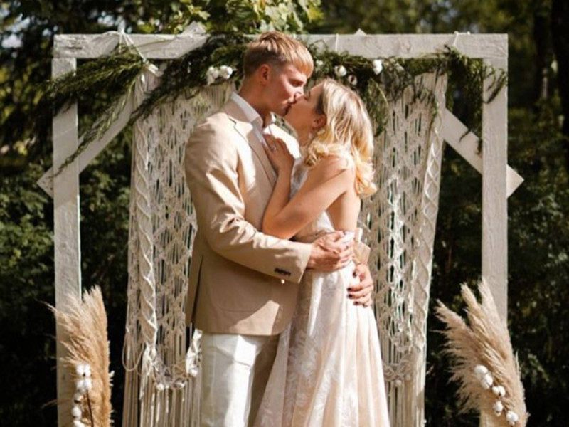Hermanastros se casan en Finlandia