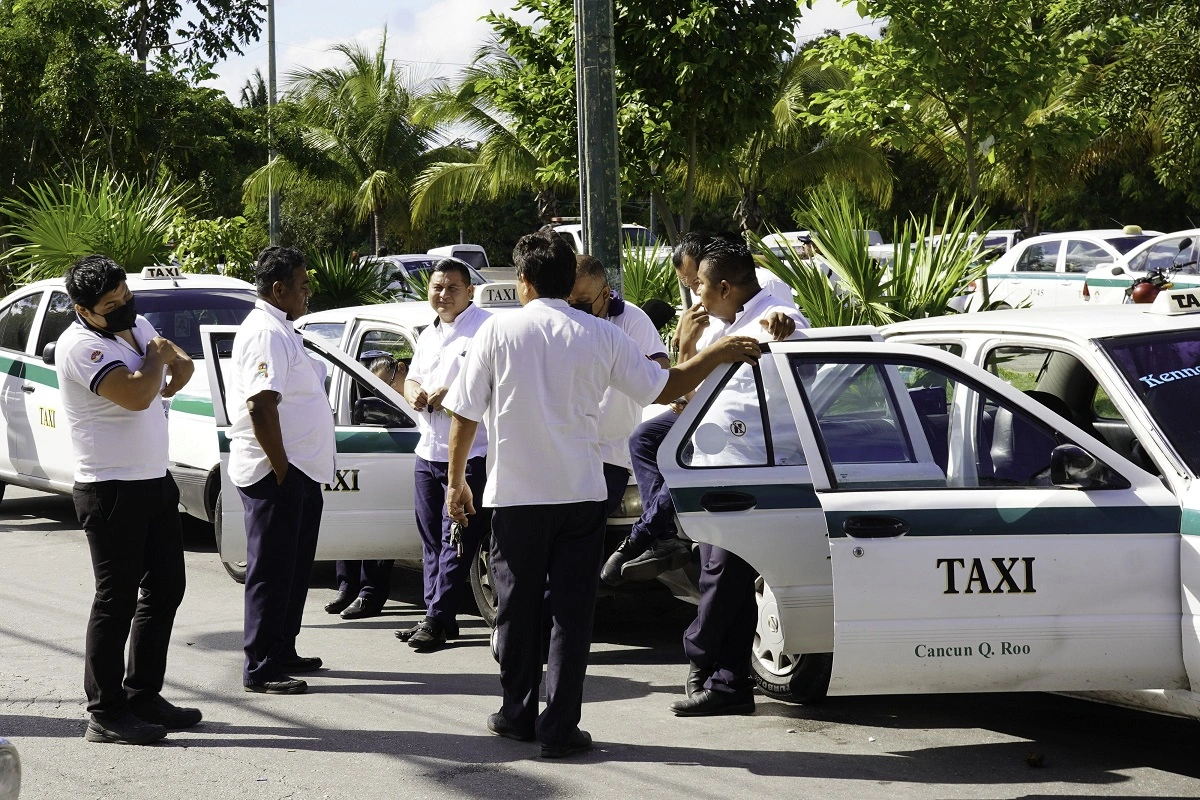 Continúan las agresiones a conductores de Uber por parte de taxistas