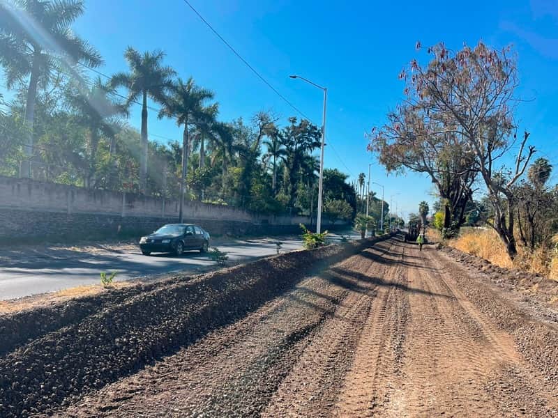 Avanza Gobierno de Morelos en la reconstrucción de caminos seguros en Xochitepec