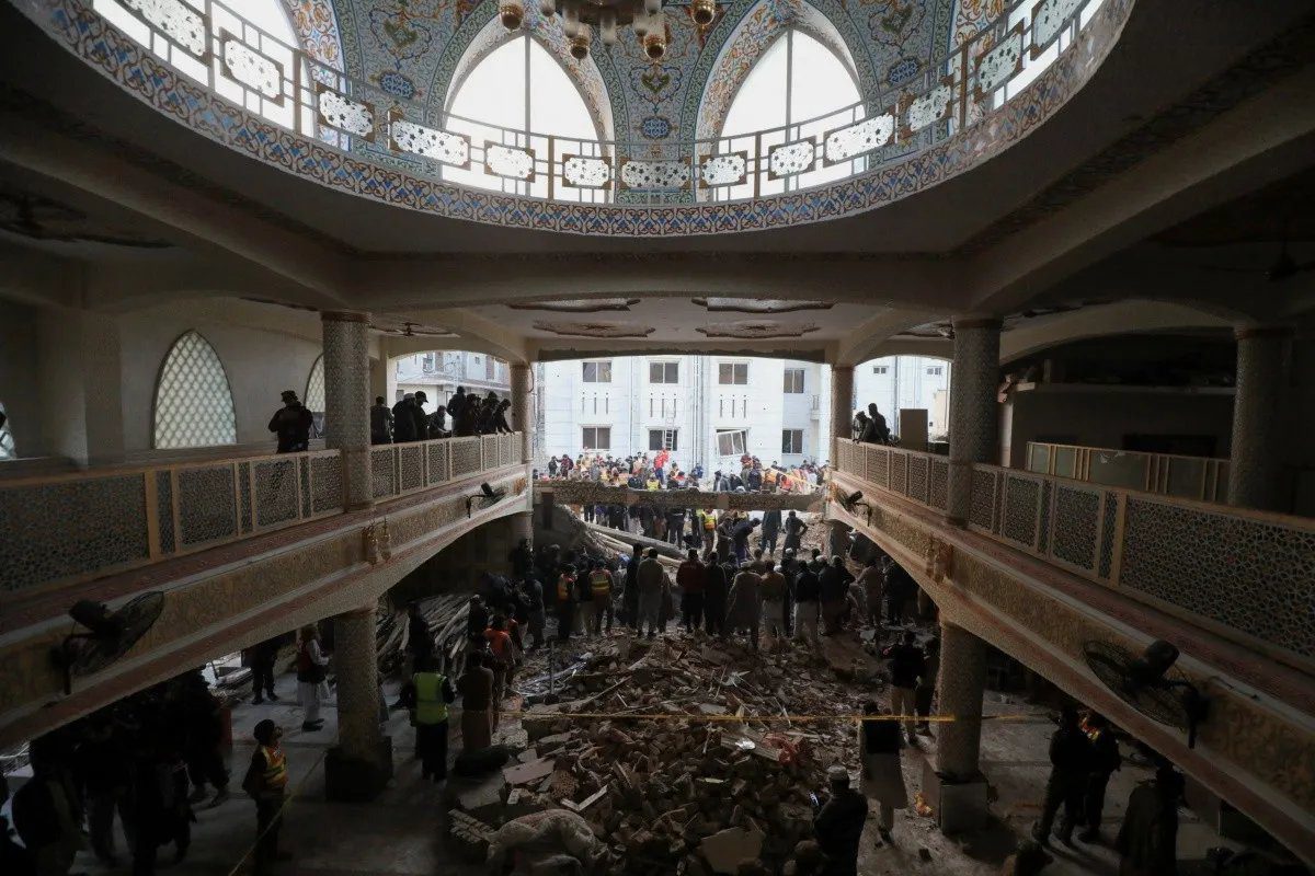Mu3r3n 28 personas en explosión dentro de mezquita