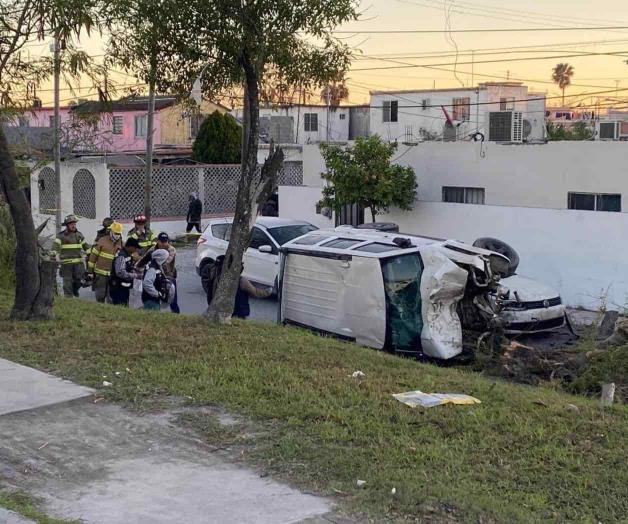 (VIDEO): Mujer en estado de ebriedad transmitía un en vivo y sufren una volcadura