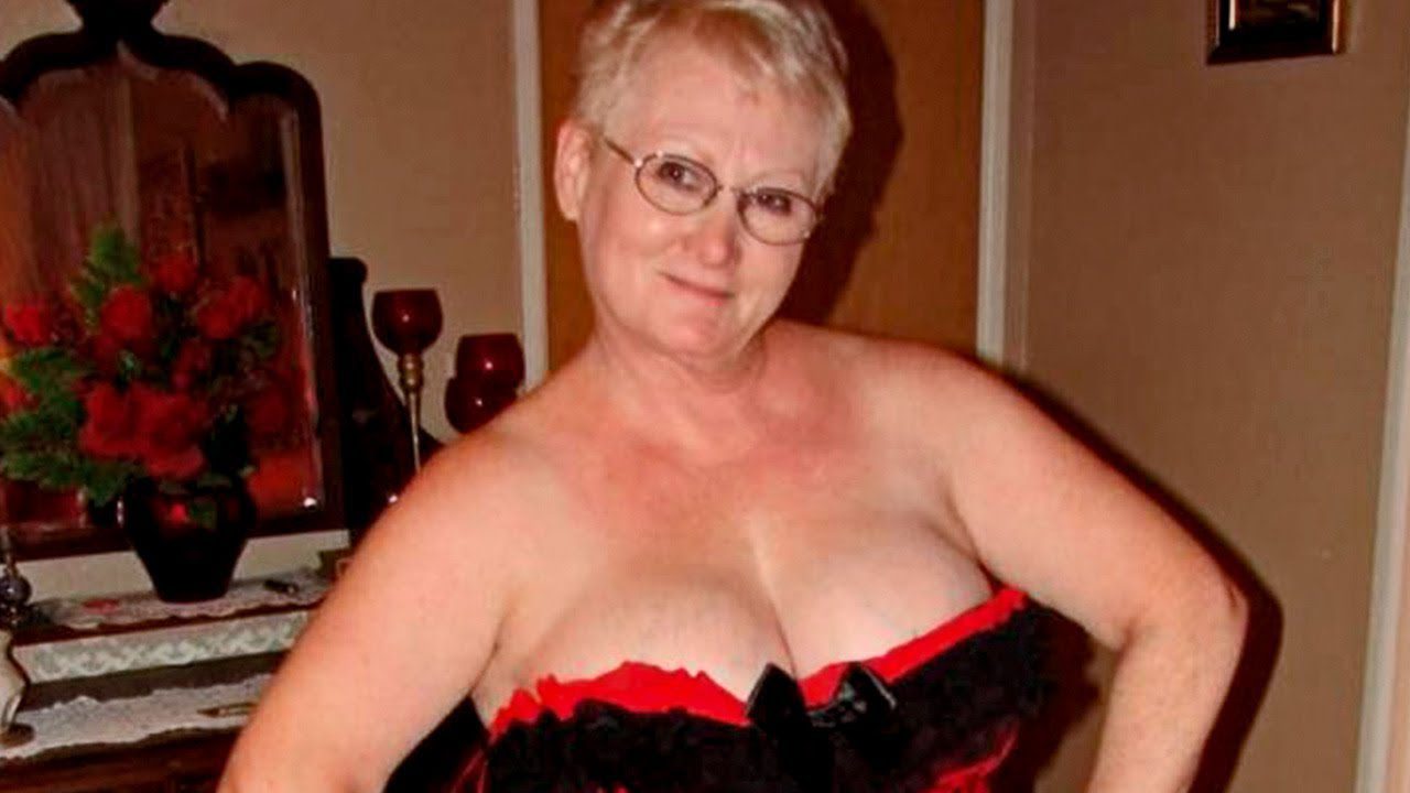 Abuelita vende fotos candentes en OnlyFans