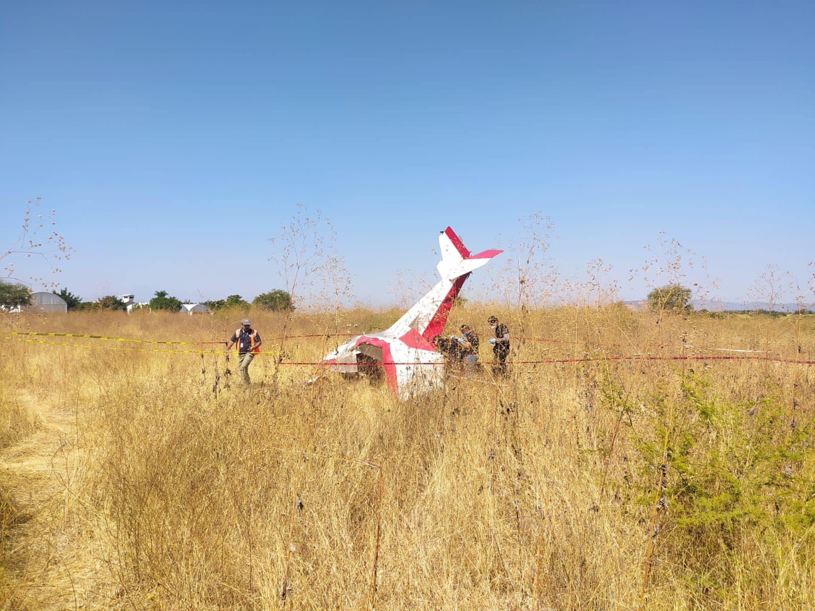 Se desploma avioneta en Morelos y mueren dos hombres uno de 15 y otro de 55 años