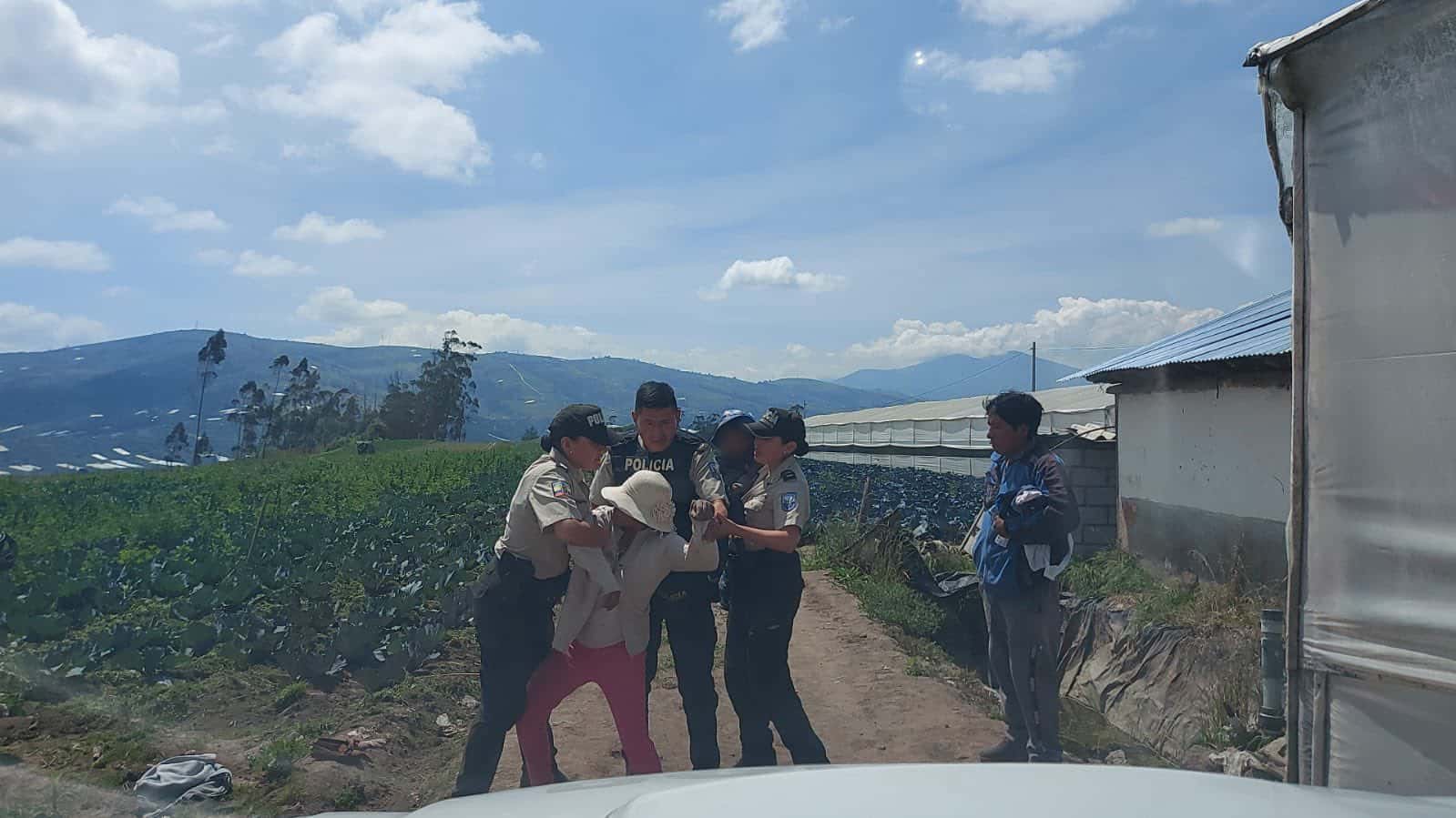 [VIDEO] Mujer es detenida por pate*r a su hijo de dos años en Ecuador