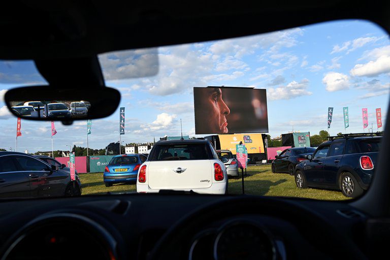 Alistan autocinema para festejar Día del Amor y la Amistad en Cuernavaca