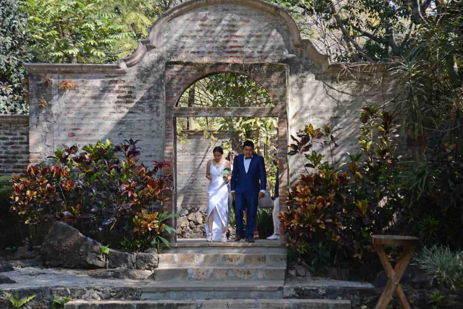 Cientos de parejas se casaron gratis en el día más amoroso del año en Cuernavaca