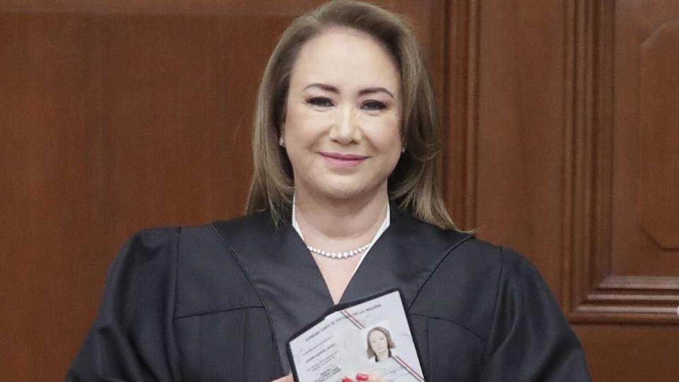 Yasmín Esquivel Mossa plagió su tesis de doctorado