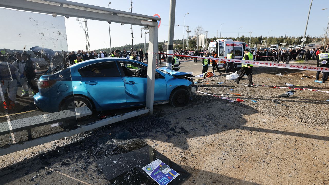 Atentado contra parada de autobús deja dos mu3rt0s