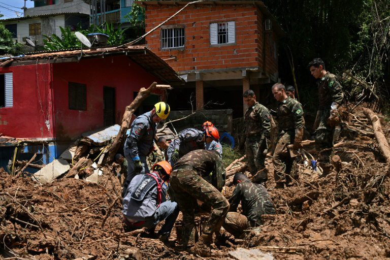 Lluvias torrenciales dejan 49 personas mu3rt4s