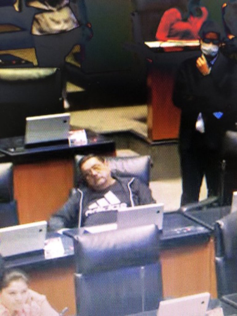 Félix Salgado Macedonio es captado durmiendo 