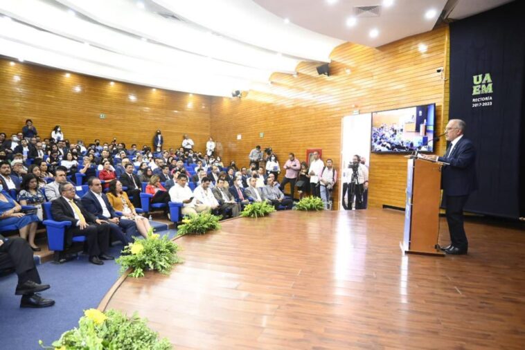 rector UAEM Gustavo Urquiza informe